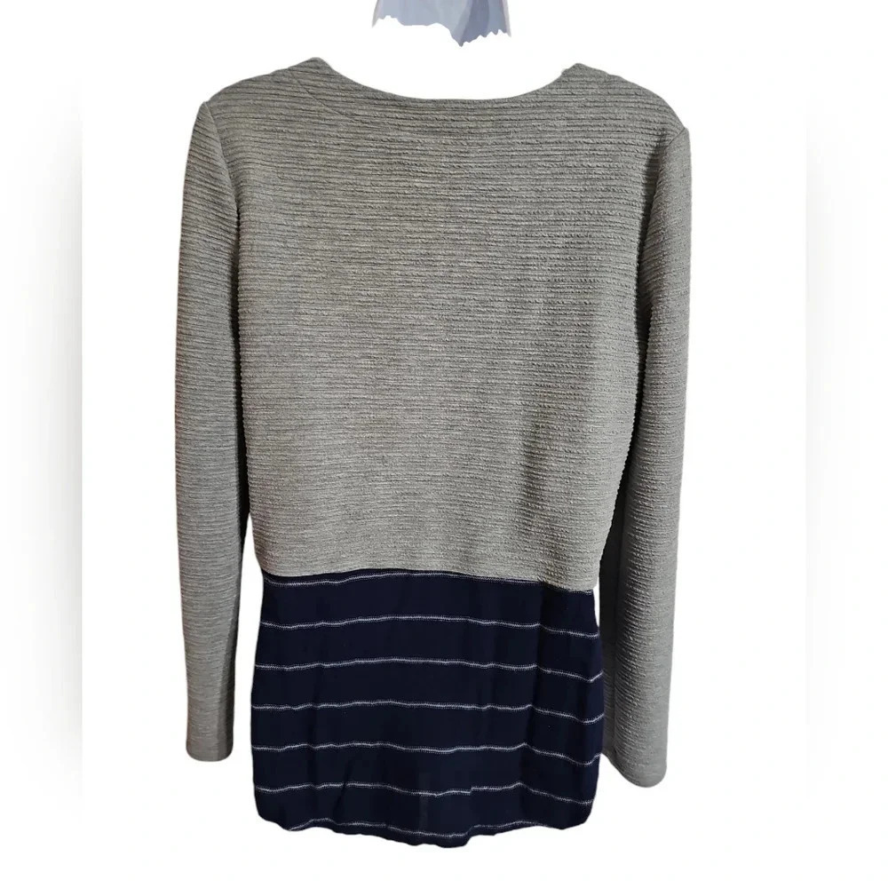 Romeo + Juliet Couture Small Gray Navy Striped 2-in-1 Layered Sweater Investment - Picture 3 of 7